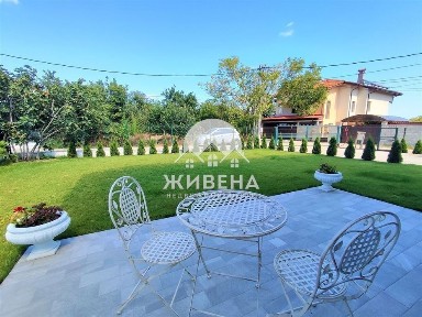 Триетажна къща в м-т Ален Мак, РЗП 270 кв. м