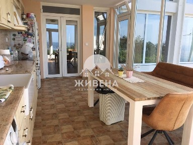 Продавам къща в м-т Акчелар, площ 150 кв. м
