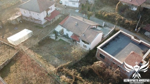 Двуетажна вила/къща 240РЗП с 630кв. м. двор село Бял Извор, общ. Ардино