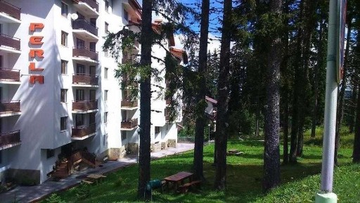 Продава се: Обзаведен апартамент с площ 43 кв. м., ет. 1 в к. к Пампорово