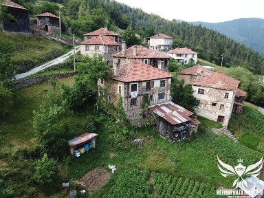 Двуетажна вила/къща 142РЗП с 280кв. двор село Белев Дол общ. Смолян