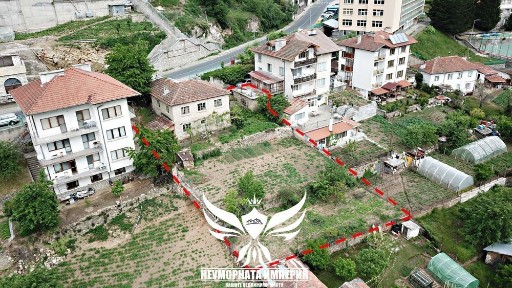 Двуетажна вила/къща 208РЗП с 900кв. м. двор село Баните обл. Смолян