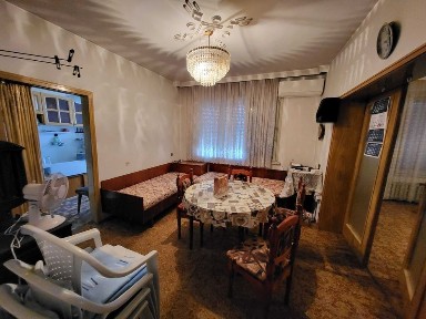 Продава етаж от къща в гр. Пещера