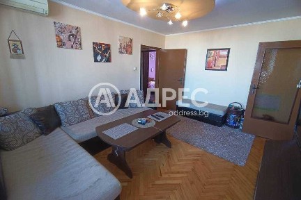Тристаен тухлен апартамент в района на малката джамия!