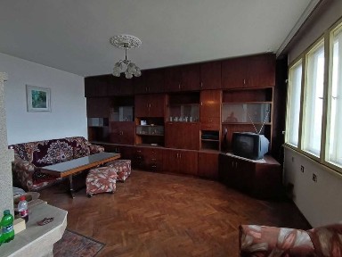 Четиристаен апартамент в кв. Акация