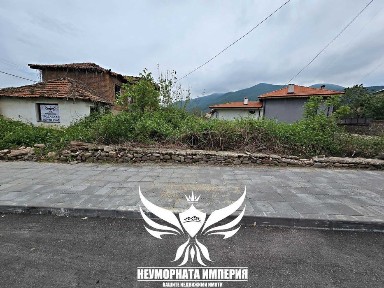Продавам стара къща 65РЗП с хубав равен двор 771кв. в село Тополово