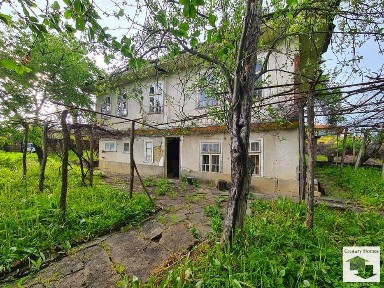 170285 Aвтентична къща за реновиране в живописното село Славейково