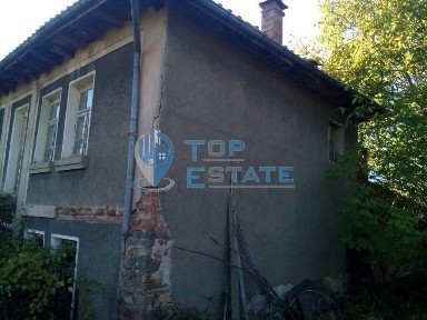 Двуетажна тухлена къща в село Дамяново, Габрово