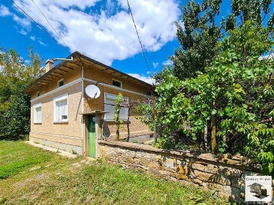 175094 Частично реновирана къща в с. Добромирка, 30 км. от В. Търново