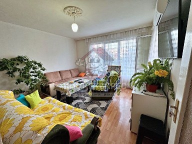 Двустаен апартамент, с изба, панорамна гледка, кв. Запад