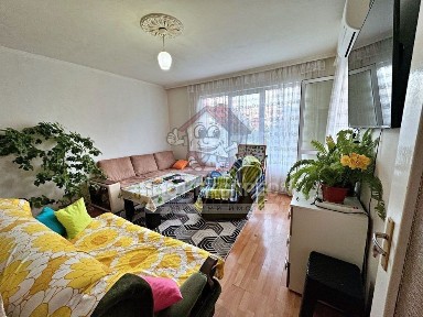 Двустаен апартамент, с изба, панорамна гледка, кв. Запад