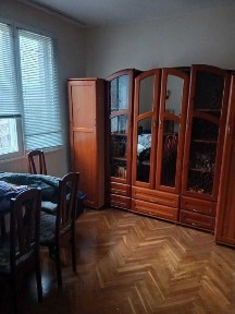 Четиристаен тухлен апартамент с гараж, таванско помещение и дворно място в централната част на Шумен