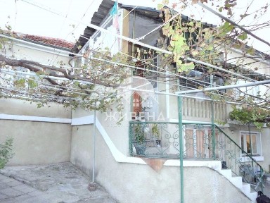 Къща в кв. Повеляново, гр. Девня, площ 100 кв. м