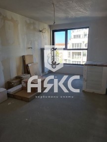 Тристаен апартамент в кв. Зона Б5