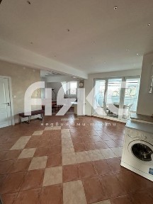 Тристаен обзаведен апартамент в кв. Стрелбище на пешеходно разстояние