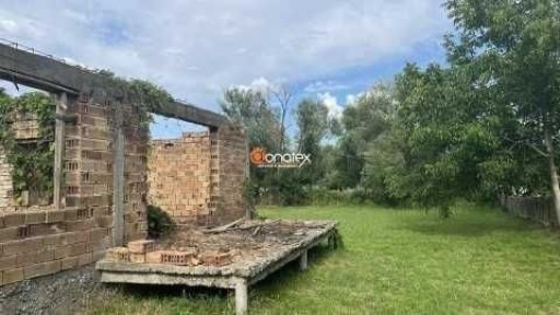 Продава се: Имот 1 000 кв. м, със започнат строеж на къща в Бегунци