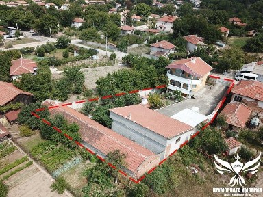 Триетажна къща РЗП 308кв. с 850кв. м. двор село Козаново, обл. Пловдив