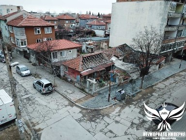 Продавам стара къща 110РЗП с двор 240кв. в гр. Асеновград кв. Зъбче