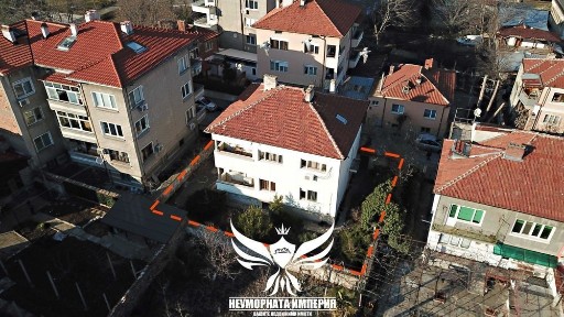 Продавам двуетажна къща РЗП 364кв. с 313кв. м. двор в гр. Асеновград