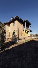 Къща в Добрич, област-с. Царичино площ 270 цена 149000