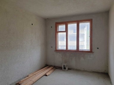 Продава се: Многостаен апартамент 143 кв. м., ет. 4,с гараж, в гр. Карлово