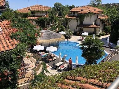 Първа линия мореапартхотел Laguna Beach