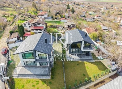 Къща в Добрич, област-с. Кранево площ 300 цена 480000