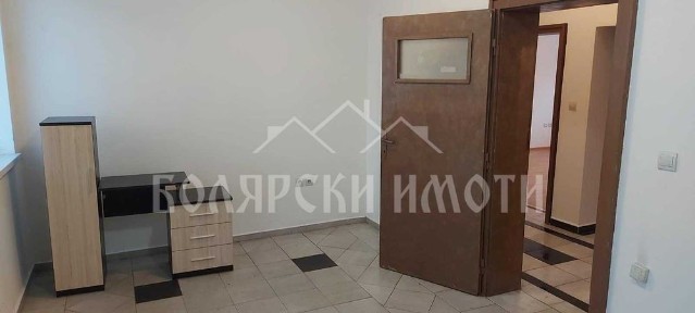 Етаж от къща с паркомясто в Идеален Център