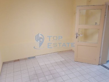 Двустаен апартамент със статут на магазин в центъра на Велико Търново