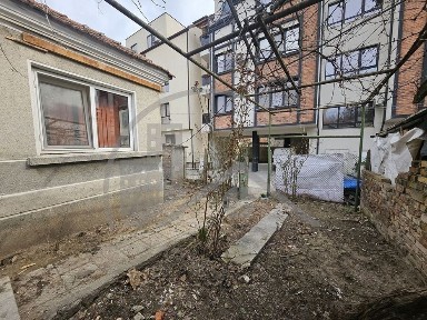 Самостоятелна къща в гр. Варна