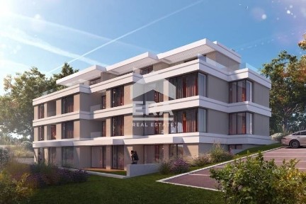 Тристаен югозападен мезонет за продажба, с голяма дневна и морска пано