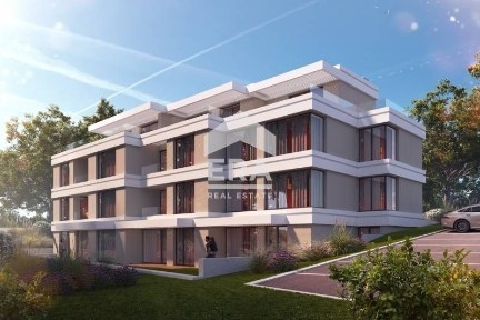 Тристаен югозападен мезонет за продажба, с голяма дневна и морска пано
