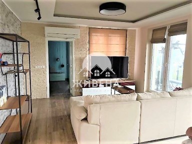 Продавам 4-стаен апартамент, кв. Аспарухово, площ 124 кв. м, с паркинг