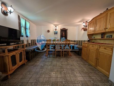 Реновирана къща с четири спални в Тревненския балкан