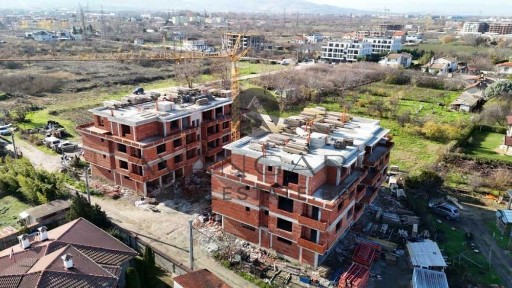оф. 22151 Тристаен с Двор Беломорски