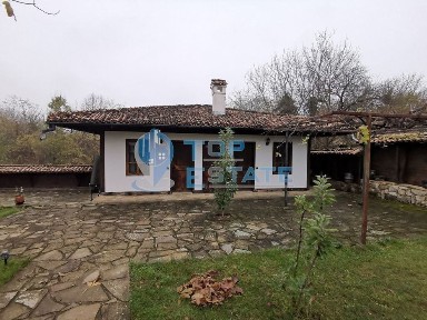 Функционираща реновирана къща за гости в китното селце Миндя, област