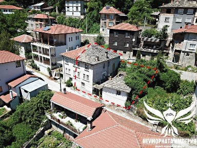 Двуетажна къща с постройки 160РЗП с 210кв. двор в село Орехово