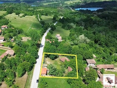 125190 Два парцела с къща, стопански постройки и кладенец в с. Гърдевци, Еленския балкан, до язовир Йовковци