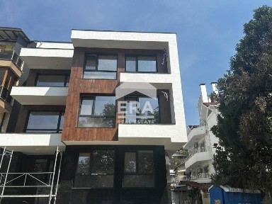 Четиристаен апартамент за продажба, с морска панорама, в новопостроена