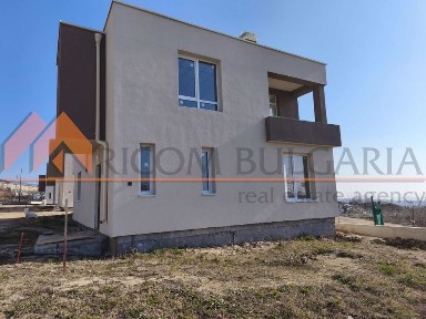 Къща в Варна-м-т Боровец - юг площ 200