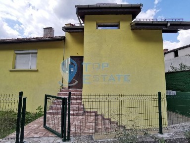 Триетажна къща ново строителство в близост до центъра на град Трявна
