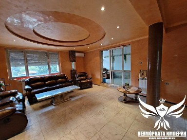 Продавам тристаен 143кв. 3ет. с гараж в гр. Асеновград, кв. Метоха