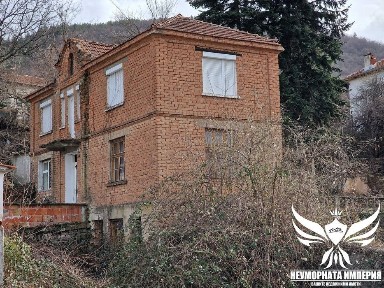 Двуетажна вила/къща 230РЗП с 680кв. м. двор село Тополово, обл. Пловдив