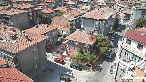 Продавам триетажна къща РЗП 366кв. с 351кв. м. двор в гр. Асеновград