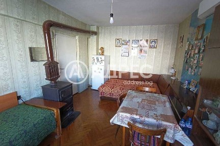 Tухлен тристаен апартамент в кв. 