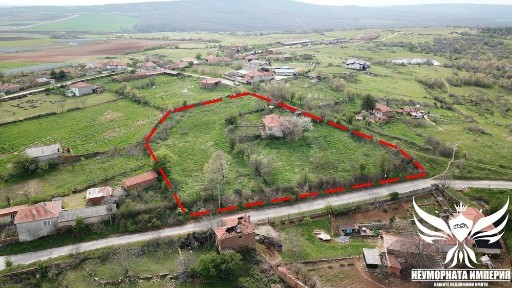 Двуетажна вила/къща 180РЗП с 5200кв. м. двор УПИ село Константиново