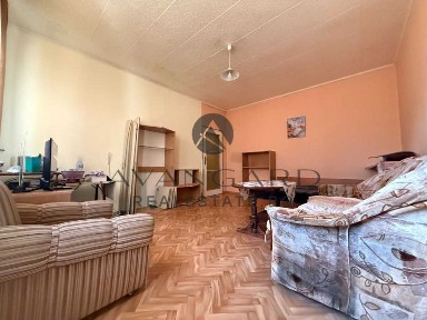 оф. 25270 Двустаен с три отделни стаи до ВСИ