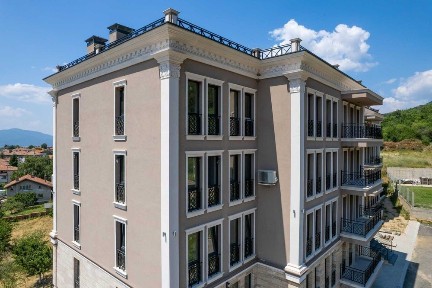 ТРИСТАЕН апартамент в бутикова сграда