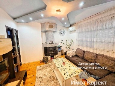 Имот Корект продава Етаж от къща 79м2, 1/2 двор от 400м2 и таван 79м2