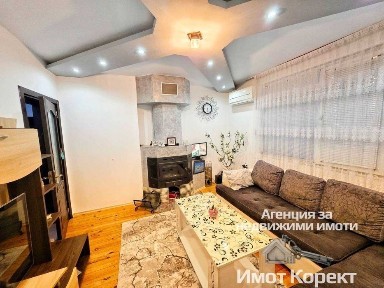Имот Корект продава Етаж от къща 79м2, 1/2 двор от 400м2 и таван 79м2